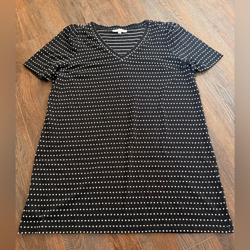LOFT Black and White Vneck tshirt dress